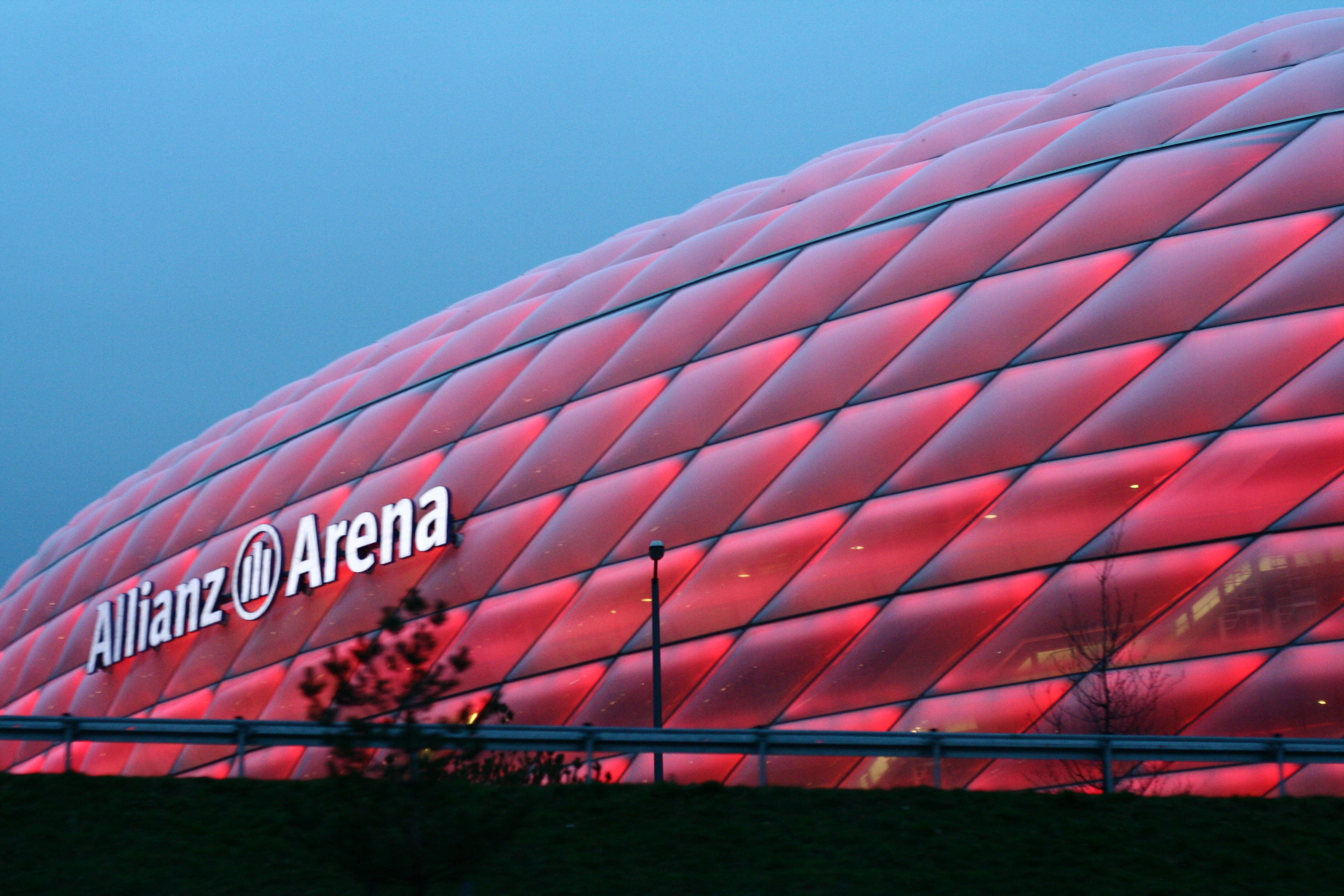 Allianz Arena — здание-вывеска